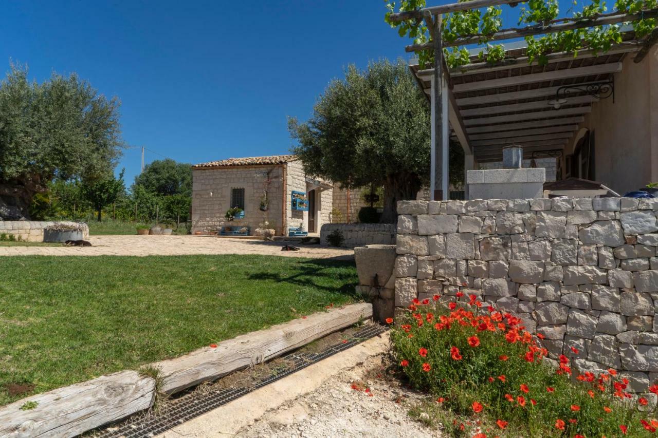 La Casazza - Country House Apartment Rosolini Bagian luar foto