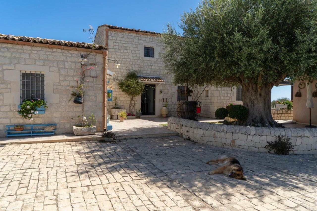 La Casazza - Country House Apartment Rosolini Bagian luar foto